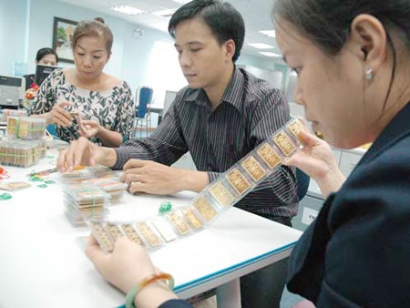 Vàng SJC tiếp tục giảm "sốc" về mốc 41 triệu đồng/lượng - 1 Giá vàng lao mạnh xuống mức 41 triệu đồng/lượng (ảnh minh họa).