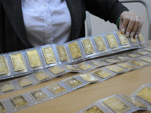 1,5 tấn vàng SJC tiếp tục được tung ra thị trường - 1 Ngân hàng Nhà nước tiếp tục chào bán 40.000 lượng vàng.
