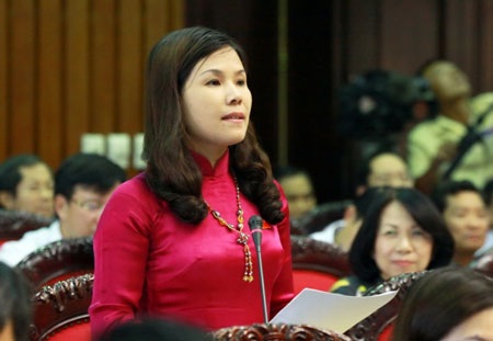 Quốc hội sẽ giám sát việc thực hiện tái cơ cấu của DN nhà nước và ngân hàng - 1 Đại biểu Quốc hội chất vấn tại kỳ họp thứ V (ảnh: TTXVN).