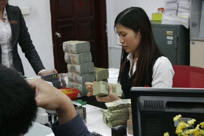 Lãi suất giảm, tiết kiệm vẫn tăng mạnh - 1 “Gửi tiết kiệm vẫn là kênh được lựa chọn”