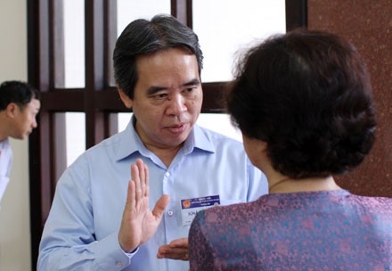 Thống đốc Ngân hàng Nhà nước Nguyễn Văn Bình tại Quốc hội sáng 30/5 (ảnh: Việt Hưng).