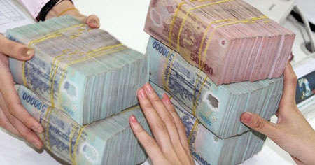 Ngân hàng được quyền ấn định mức phí dịch vụ tiền mặt đối với khách hàng