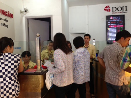 “Phát sốt” vì giá vàng lao dốc - 7 “Phát sốt” vì giá vàng lao dốc