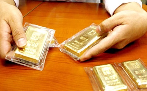 Vàng tiếp tục tăng, chênh lệch vẫn ngất ngưởng - 1 Giá vàng SJC giao dịch quanh mức 42,5 triệu đồng/lượng.