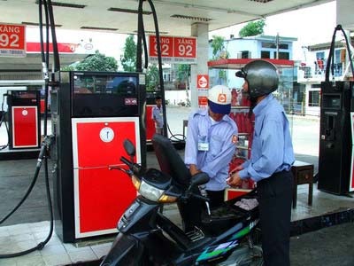 "Xả" quỹ bình ổn để "kìm" giá xăng dầu - 1 Giá xăng A92 hiện ở mức 23.330 đồng/lít