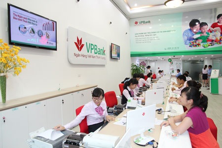 Chuyển khoản theo lô tới 50 người cùng lúc với VPBank online - 1 VPBank - một trong 12 ngân hàng lớn nhất Việt Nam.