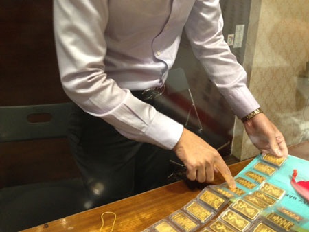 Thêm 40.000 lượng vàng được tung ra thị trường - 1 Nhờ có vàng đấu thầu nên không còn hiện tượng sốt vàng.