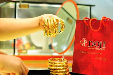 Giá vàng giao dịch dưới mốc 38 triệu đồng/lượng (ảnh: AH).