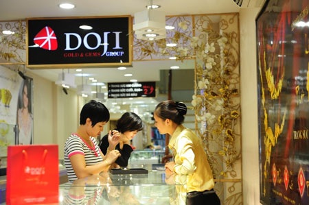 Vàng tăng nhẹ, chênh lệch 4 triệu đồng/lượng - 1 Vàng SJC tăng nhẹ lên mức 37,55 triệu đồng/lượng (ảnh: AH).