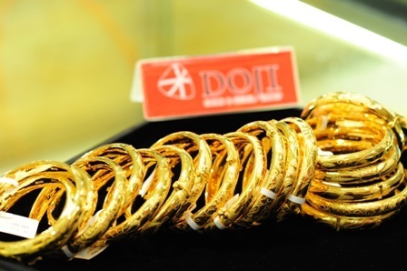 Chênh lệch vàng nội - vàng ngoại vẫn ở mức 4,5 triệu đồng/lượng.