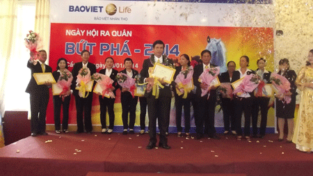 Tư vấn viên bảo hiểm nhân thọ - Nghề nhân văn và cao quý - 2 Tư vấn viên bảo hiểm nhân thọ - Nghề nhân văn và cao quý