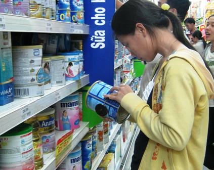 Bắt đầu thanh tra tại 5 doanh nghiệp sữa - 1 Có thể áp giá trần đối với mặt hàng sữa.