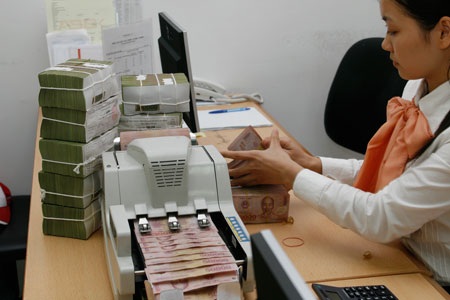 Lãi suất huy động liên tiếp giảm (ảnh: Việt Hưng).