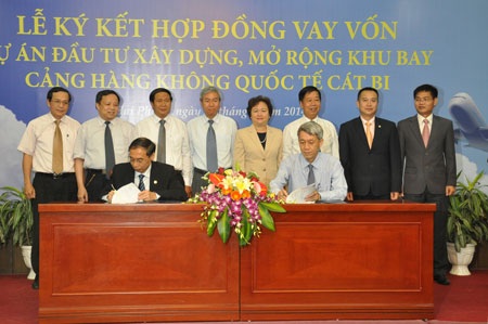 SeABank tài trợ 500 tỷ đồng xây dựng Cảng Hàng không quốc tế Cát Bi - 1 Quang cảnh buổi lễ ký kết.