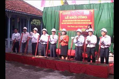 Cần Thơ: Tài trợ hơn 6,7 tỷ đồng xây dựng 18 cây cầu bê tông - 1 Lễ khởi công xây dựng cầu do LienVietPostBank tài trợ.
