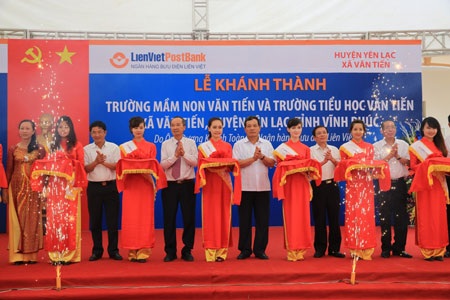 “Gắn xã hội trong kinh doanh” là phương châm hoạt động mang tính lâu dài của LienVietPostBank.