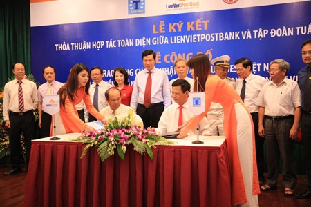 LienVietPostBank “rót” 10.000 tỷ đồng vào Tập đoàn Tuần Châu - 1 Quang cảnh buổi lễ ký kết.