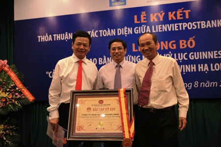 LienVietPostBank “rót” 10.000 tỷ đồng vào Tập đoàn Tuần Châu - 2 Tập đoàn Tuần Châu đón nhận chứng nhận kỷ lục Guinness Việt
Nam cho