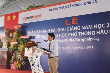 Long An: Khánh thành và khai giảng Trường THPT Hậu Nghĩa - 2 Ông Nguyễn Đức Hưởng - Phó Chủ tịch LienVietPostBank phát biểu tại buổi lễ.
