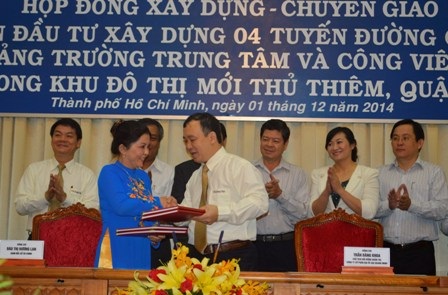 Lãnh đạo TPHCM chứng kiến buổi ký kết hợp đồng BT