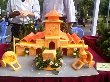 Ngắm “kỳ quan thế giới” qua điêu khắc trên củ quả - 7 Chợ Bến Thành, biểu trưng của TPHCM