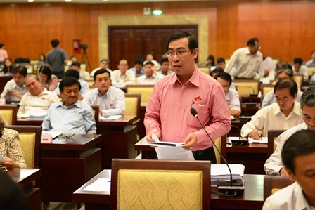 Sao lại đẩy cái khó, cái khổ cho dân? - 3 Tình trạng ngập nặng ở TPHCM làm nóng phiên thảo luận.