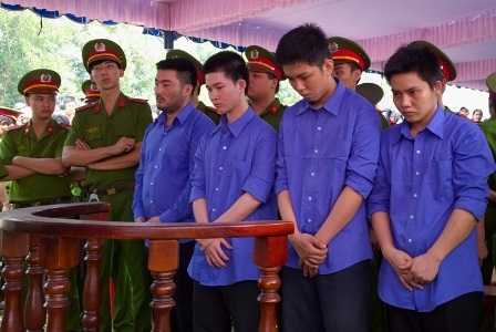 Tử hình kẻ trộm chó bắn chết 3 người truy đuổi ở Sài Gòn - 1 4 kẻ trộm chó làm chết 3 thanh niên trước vành móng ngựa