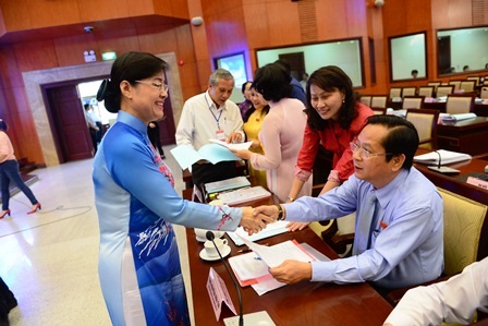 50% lãnh đạo sở ngành không biết sử dụng hộp thư điện tử! - 4 Đại biểu HĐND TPHCM cũng bức xúc vì tin nhắn rác