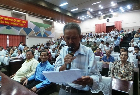 Cử tri bày tỏ băn khoăn về nạn tham nhũng với các đại biểu Quốc hội