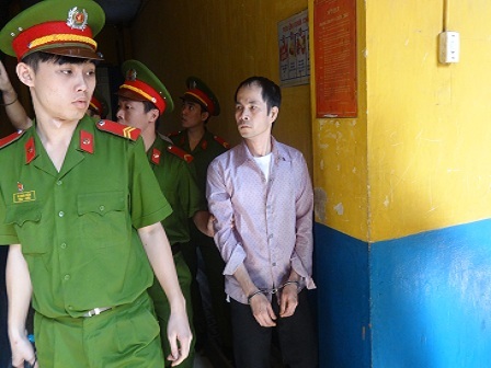 Mâu thuẫn trong ăn uống, cầm dao đâm chết hàng xóm - 1 Bị cáo Hùng tại phiên tòa phúc thẩm