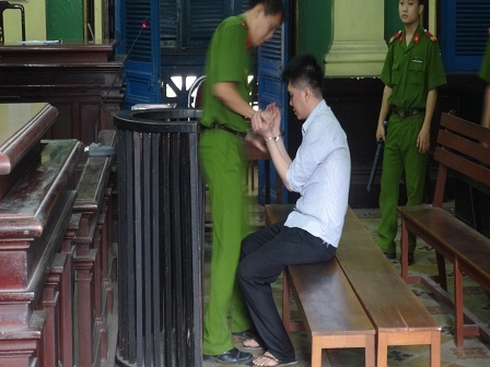 Đốt nhà người yêu vì dám đòi chia tay - 1 Kẻ phóng hỏa đốt nhà người yêu phải trả giá 10 năm tù