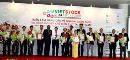 Vinamilk chi ngàn tỷ cho các trang trại bò sữa - 3 Vinamilk chi ngàn tỷ cho các trang trại bò sữa