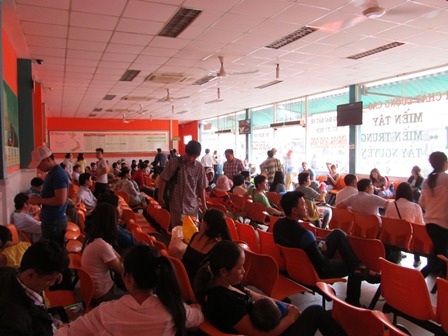 Quang cảnh một nhà chờ của FUTA Bus Lines tại Bến Xe Miền Tây