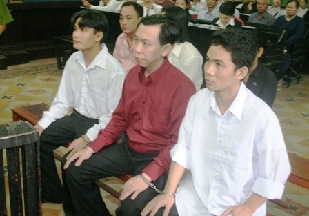 “Bà trùm” động mát xa kích dục Tân Hoàng Phát xin lĩnh án treo - 2 Các bị cáo tại tòa sơ thẩm