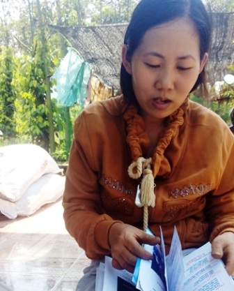 Vụ “ăn chặn” tiền bảo hiểm của sản phụ: Buộc trả tiền thu sai, xin lỗi người dân - 1 Một sản phụ phản ánh sự việc thu tiền có khuất tất của TTYT huyện Châu Đức đến PV