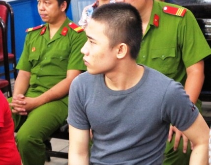 "Bóc lịch" vì... nghi ngờ tán bạn gái mình - 1 Phước vào tù vì đâm trọng thương tình địch