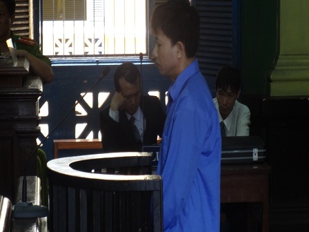 Bị cáo Quang trước vành móng ngựa