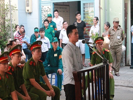 Giết đồng nghiệp tại “sới bạc”, lãnh án chung thân - 1 Bị cáo Trúc tại phiên tòa lưu động