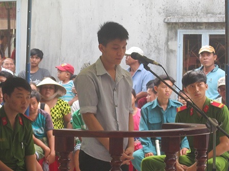 Bị bạn nhậu đâm chết vì… tửu lượng thấp - 1 Bị cáo Nhân tại phiên tòa lưu động