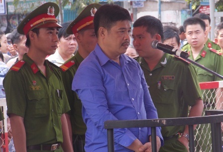 Bị cáo Gia trước vành móng ngựa