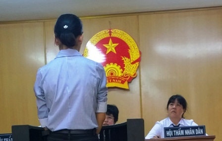 Xử lý bể chất thải cho công ty Hào Dương, 3 công nhân tử vong - 1 Trịnh Thị
Phương Mai trước vành móng ngựa