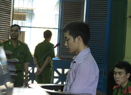 Xót xa nghe tâm sự của thiếu nữ bị người tình tạt axit - 2 Dũng tạt axit khiến 7 người bị thương nặng