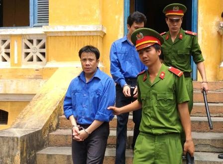 “Tác giả” vụ “phù phép” tàu cũ 100 triệu thành 130 tỷ đồng lĩnh án tử - 2 Nhiều bị cáo không được giảm án