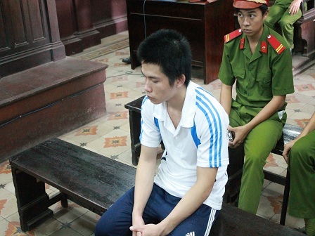 Hai nhóm thanh niên hỗn chiến, một người chết, một người đi tù - 1 Bị cáo trước vành móng ngựa
