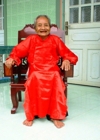 Ở độ tuổi xưa nay hiếm cụ Trù vẫn còn khỏe mạnh