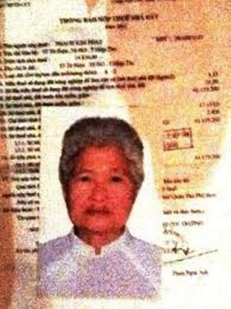 Qua 3 vụ kiện, cô gái 1.000 tỷ đồng vẫn là “ẩn số” - 3 Bà Phát và giấy thông báo nộp thuế nhà đất các bất động sản khủng của bà Phát (Ảnh: Công Quang)