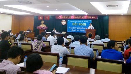 “Cử tri còn băn khoăn về nhân sự nào... hãy gửi thư cho chúng tôi” - 3 Quang cảnh buổi tiếp xúc cử tri tại Quận 3