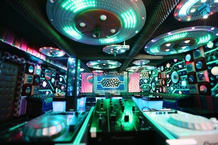 Hát karaoke ở đâu “đẳng cấp” nhất Việt Nam? - 4 Hát karaoke ở đâu “đẳng cấp” nhất Việt Nam?