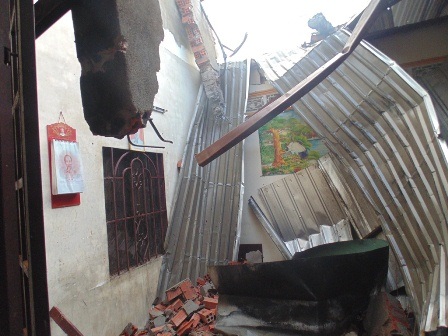 Lửa cháy xuyên đêm thiêu rụi kho vải rộng 500m2 - 4 Căn nhà bên cạnh bị cháy và đổ sập