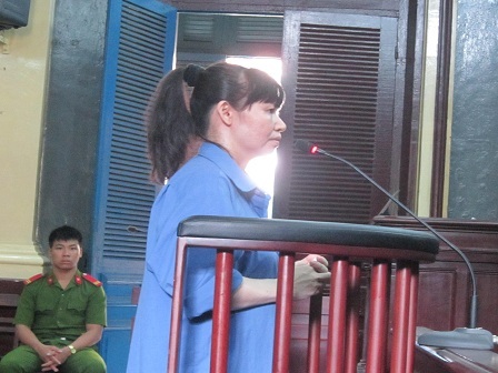 Thợ hớt tóc “giả làm giám đốc” chiếm đoạt hàng trăm tỉ đồng - 1 Bị cáo Tiên trước vành móng ngựa